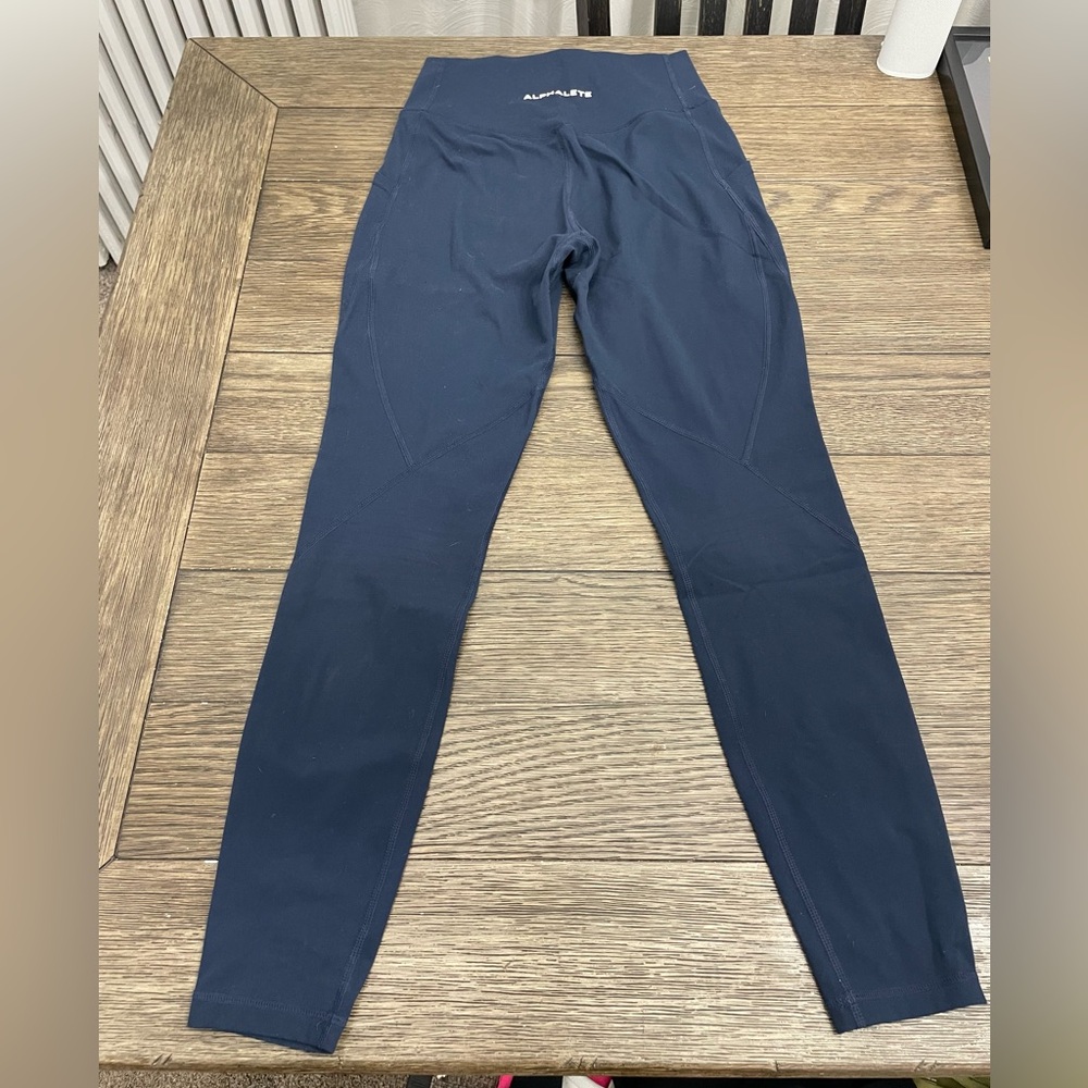 Alphalete Surface Pocket Leggings - Picture 2 of 7